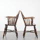 Ensemble antique anglais de 2 chaises Windsor avec du caractère, belle coloration.