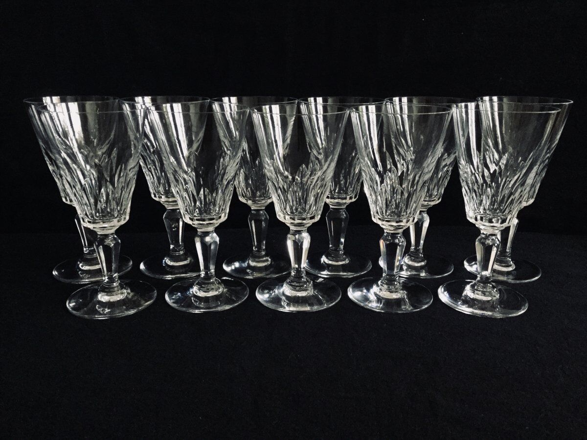 Set of 11 white wine glasses in Baccarat crystal carcassonne model