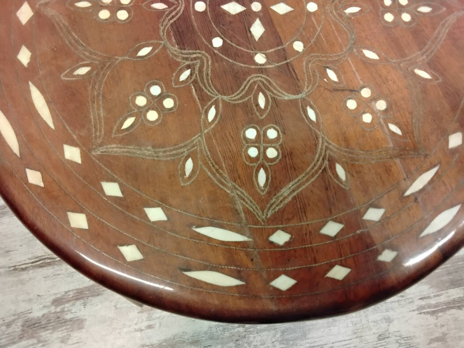 Small side table, pedestal table