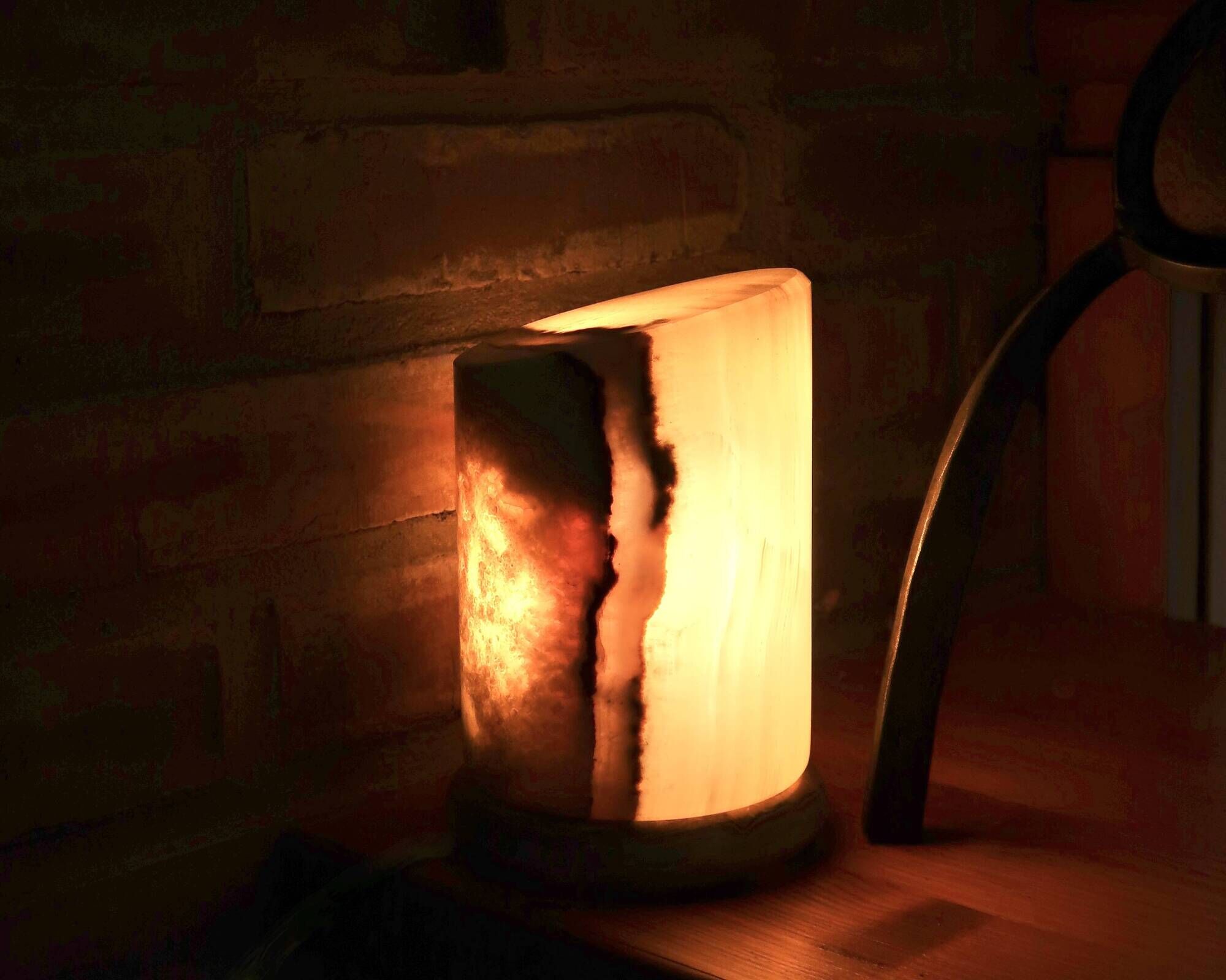 Vintage pale green natural onyx table lamp, 1970s.