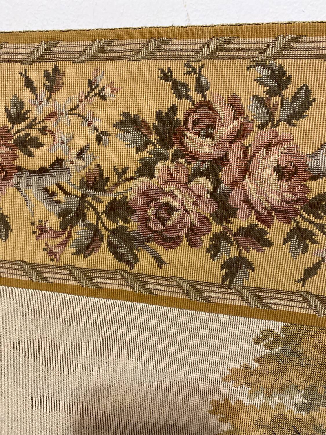 Romantic wall tapestry