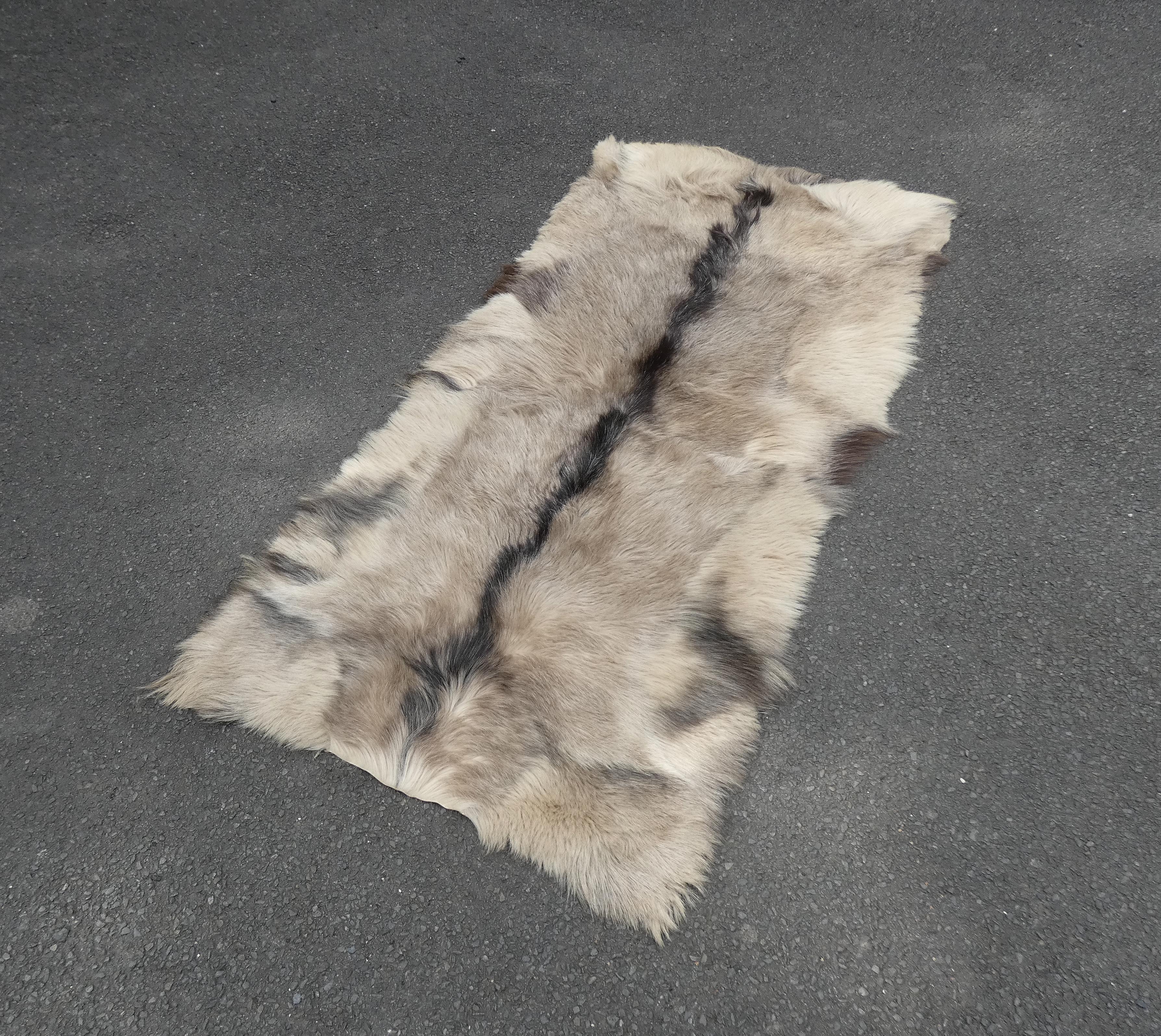 Bed descent carpet goat skin