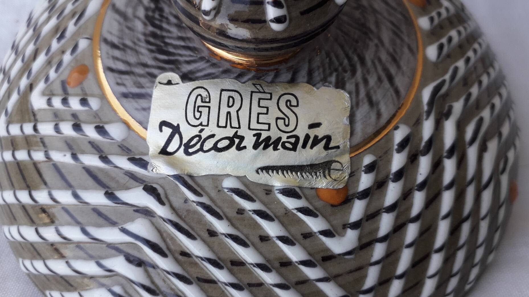 Stoneware bonbonnière