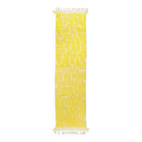 Tapis berbère marocain de couloir jaune citron à reliefs