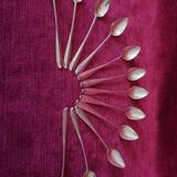 Set of 12 teaspoons.
