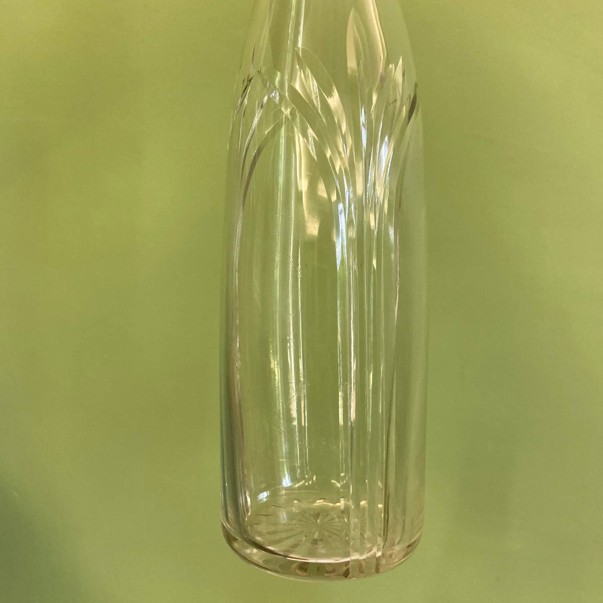 Beautiful pair of decanters from around 1910 in crystal and solid silver.