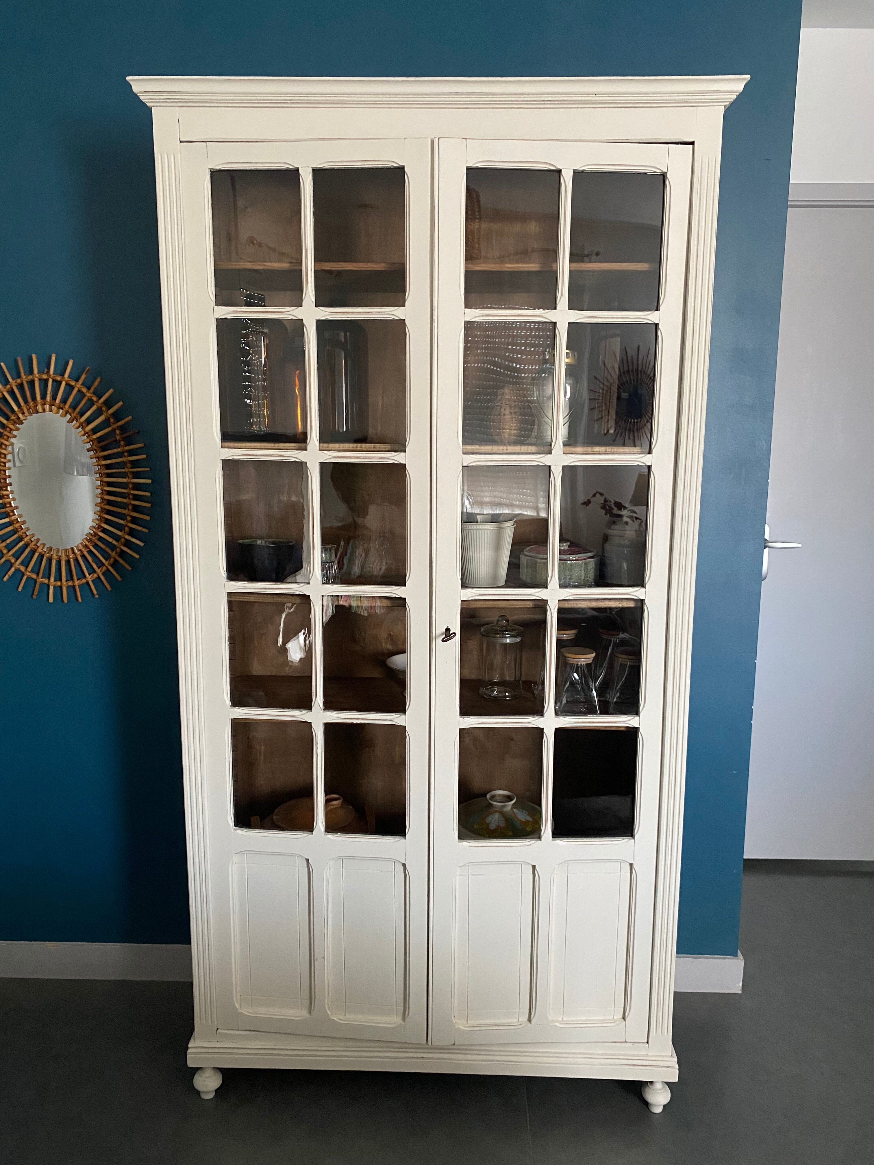 Armoire vitrée parisienne ancienne