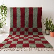 Traditional handmade green and red carpet 1.5/2.5 m.
