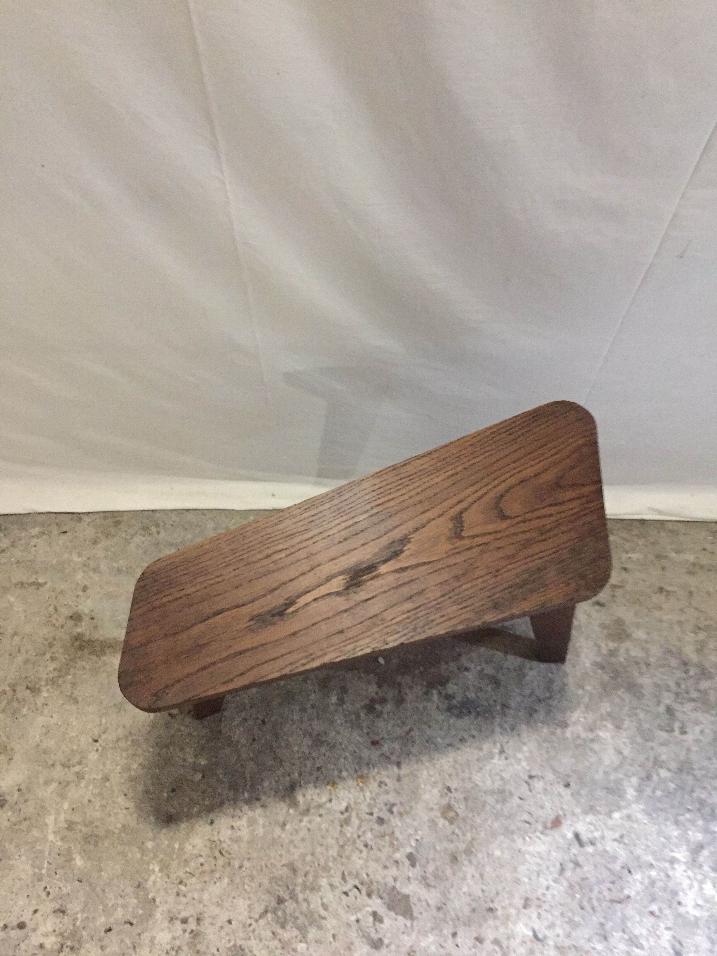 Table d'appoint tripode en chêne 1950