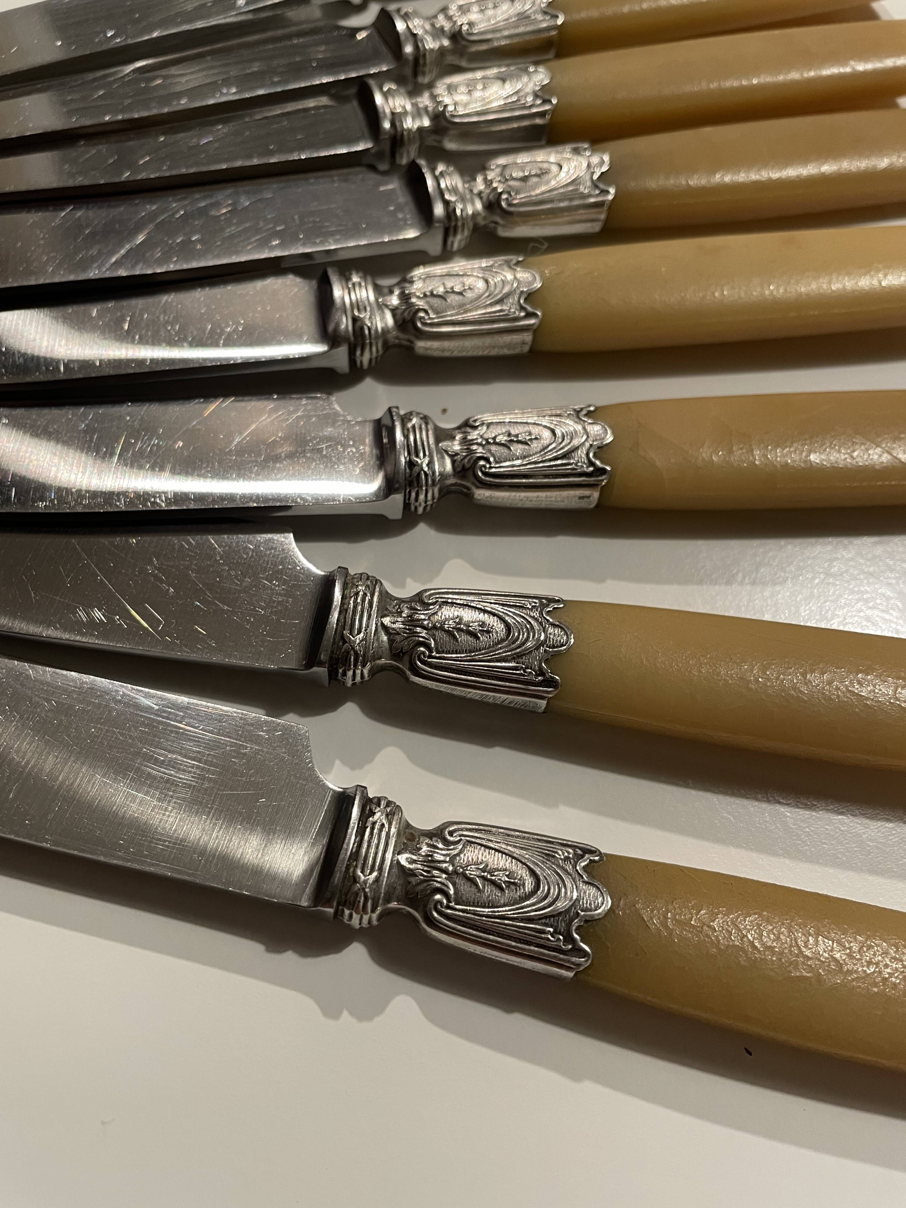 Bakelite handle knives from the 1950s