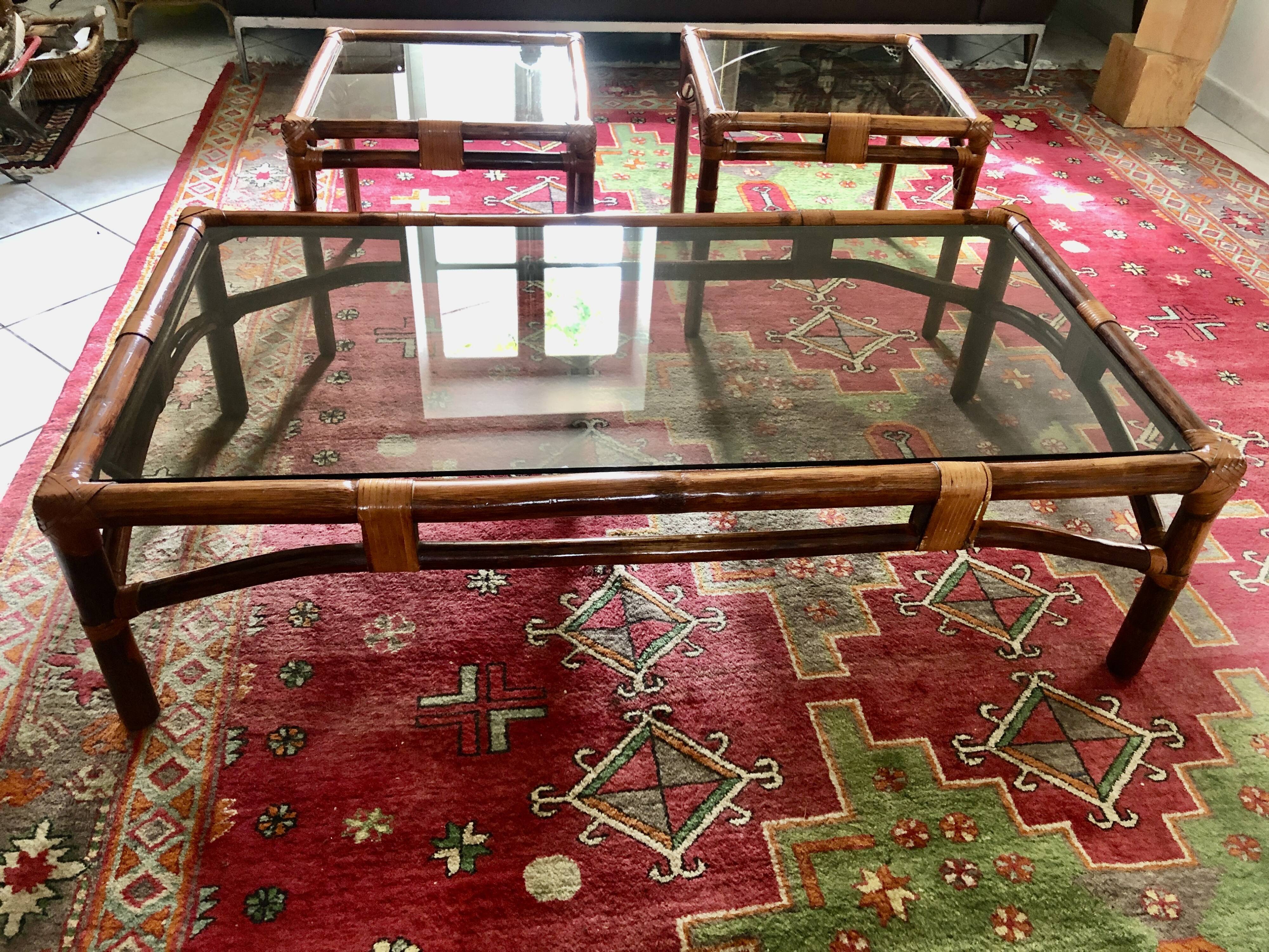 Table basse maugrion bambou, verre et cuir