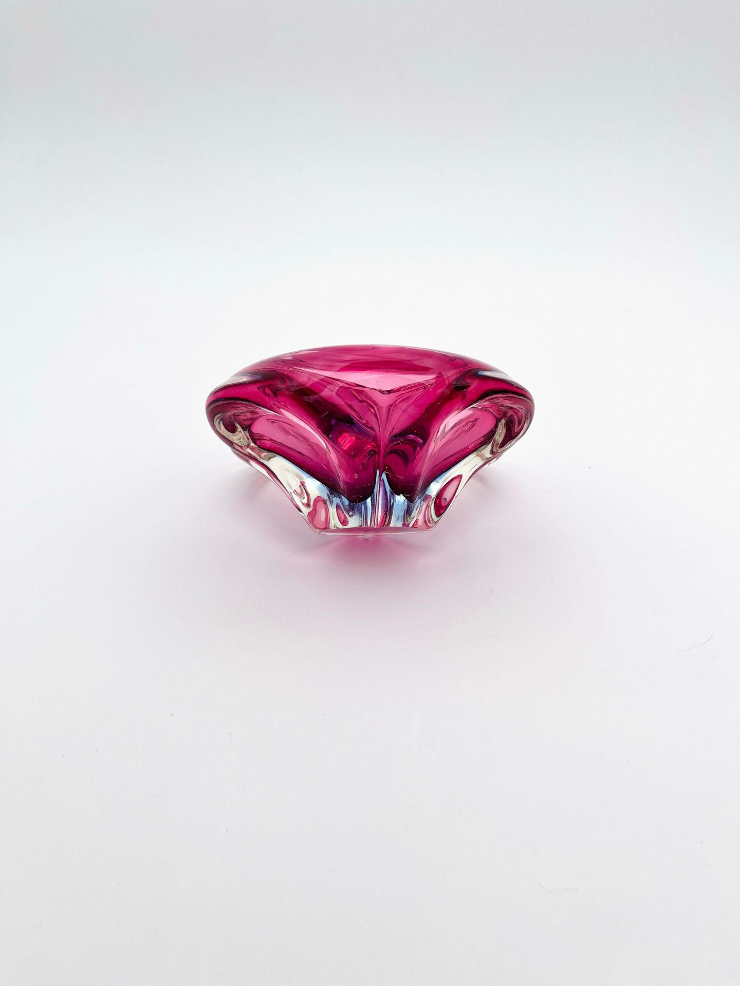 Bohême Crystal Pocket Bowl Hospodka Raspberry and Blue Reflections 1960