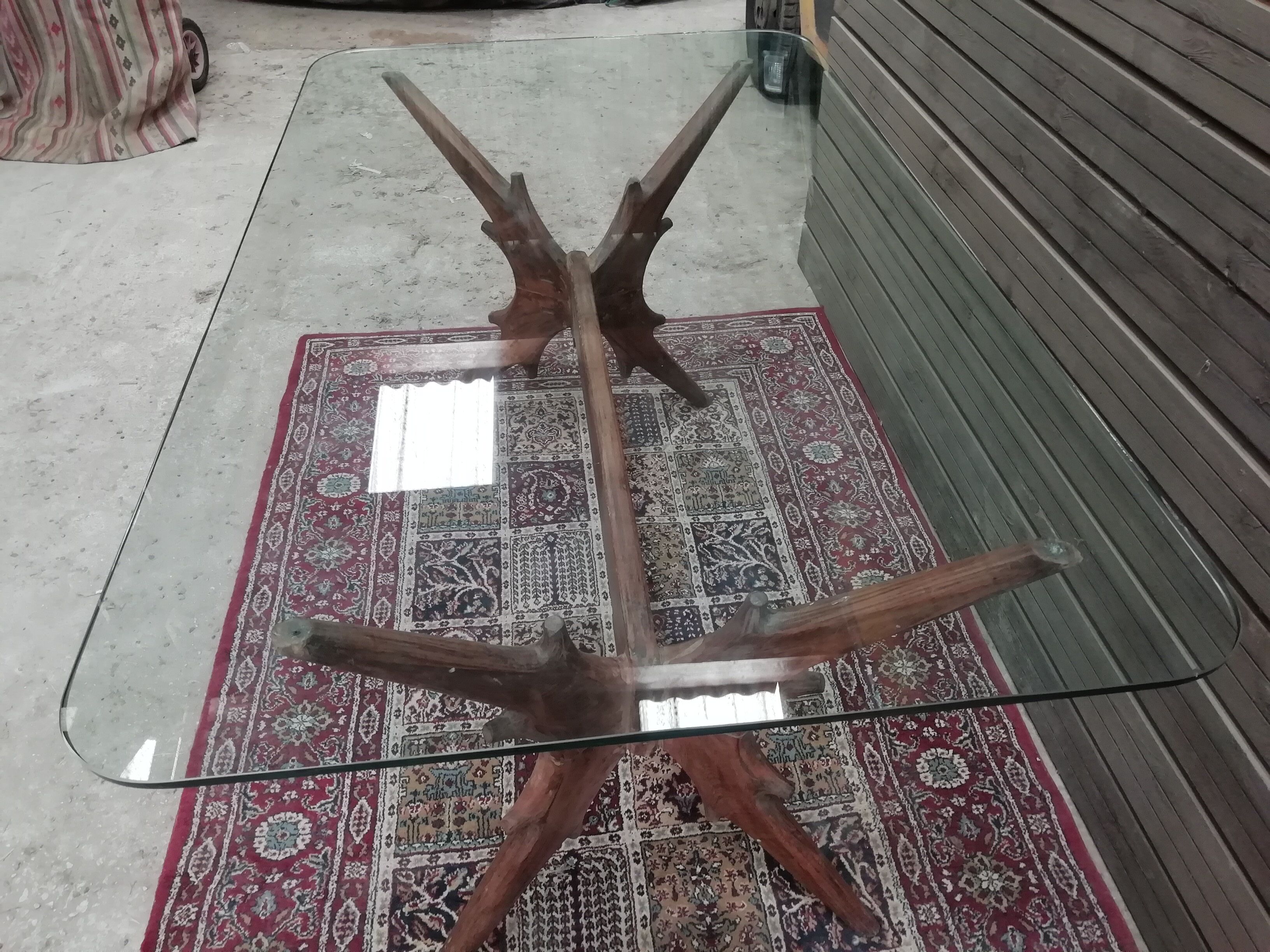 Table foot "branch" on glass