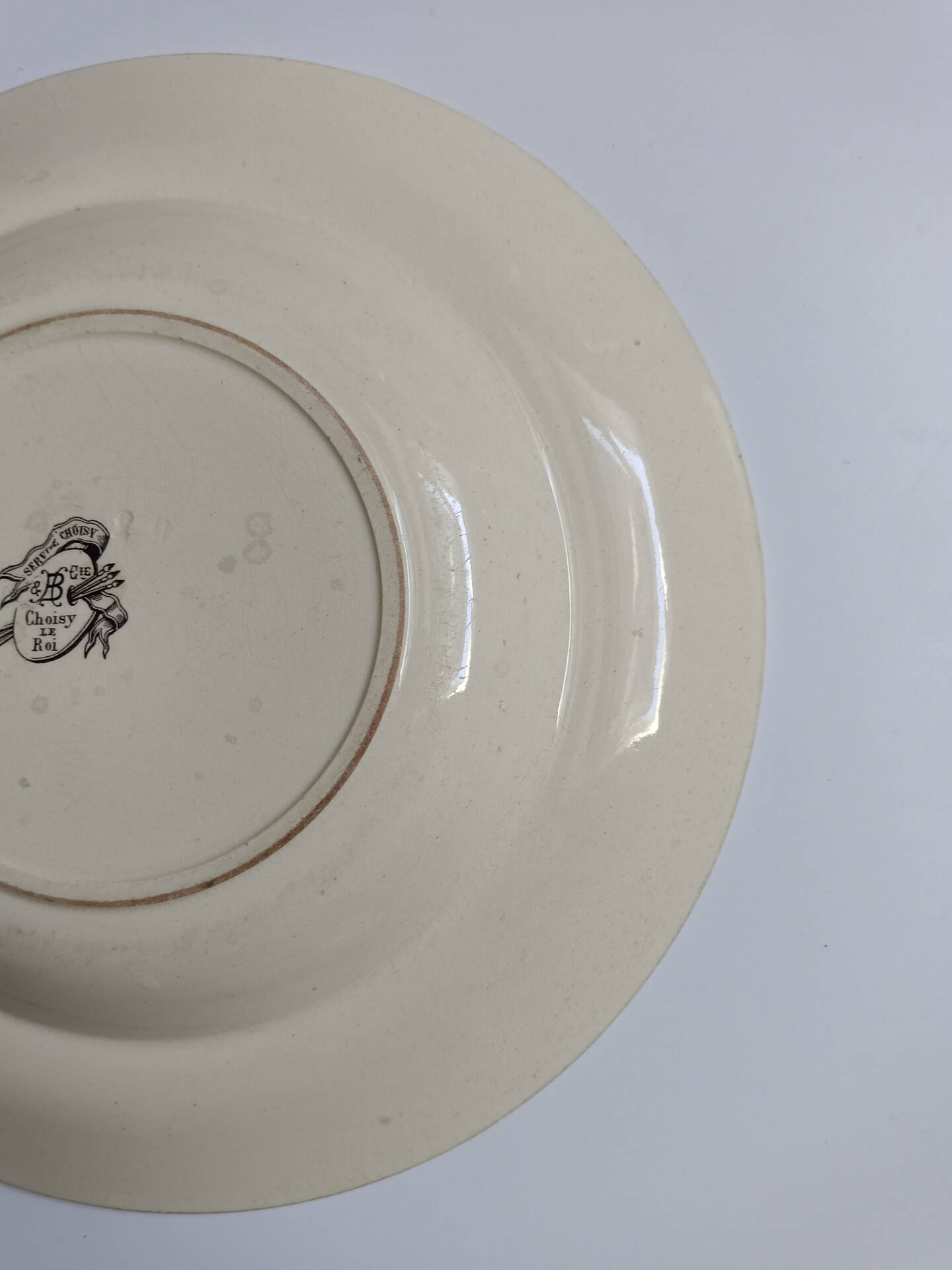 Hollow decorative plate Choisy-le-Roi black flowers and border