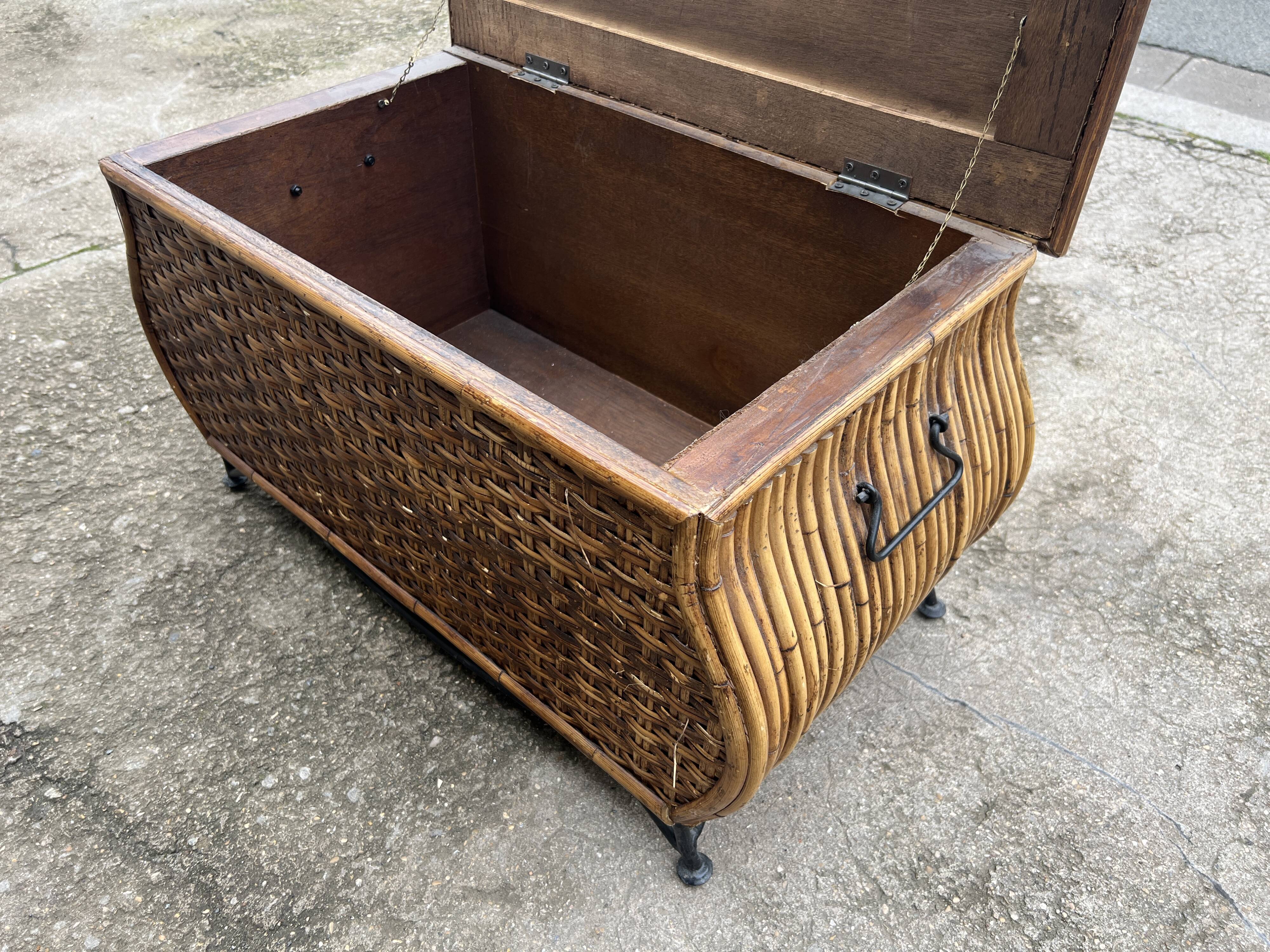 Rattan trunk in vintage wicker and wrought iron