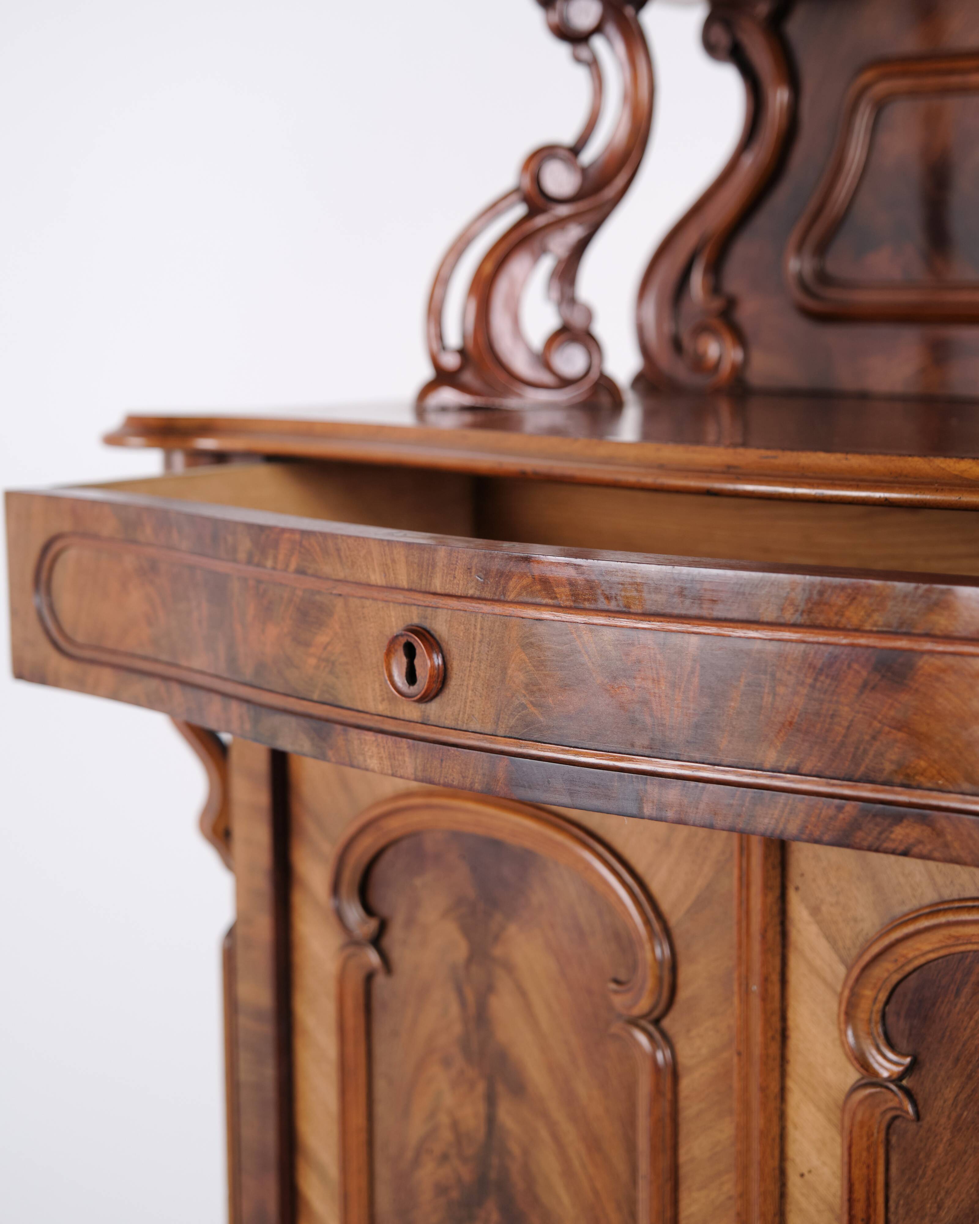 Cabinet – Mahogany – Antique – Carvings – Doors & Shelves – 1880s