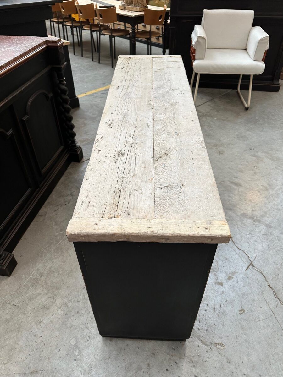 Old workshop furniture with 6 drawers.