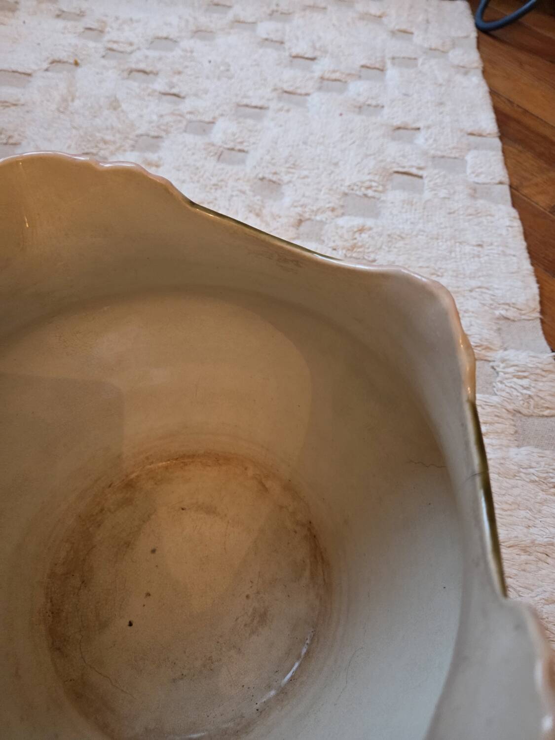 Jardinière in slipware signed by Gustave de Bruyn.