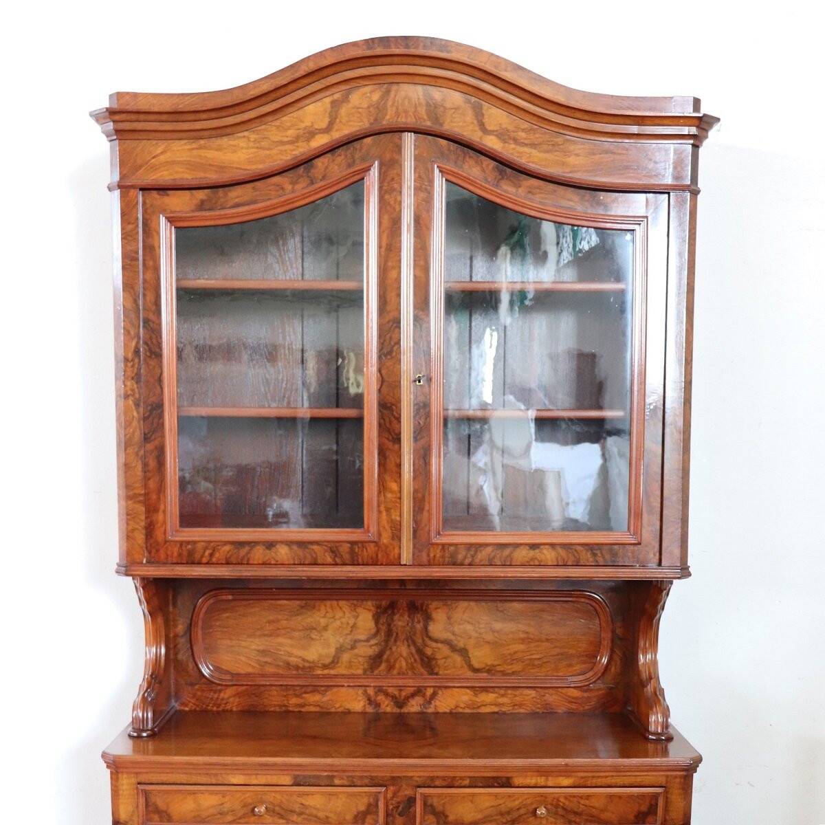 Antique Cupboard In Walnut Briar, Italy Mid 19th Century