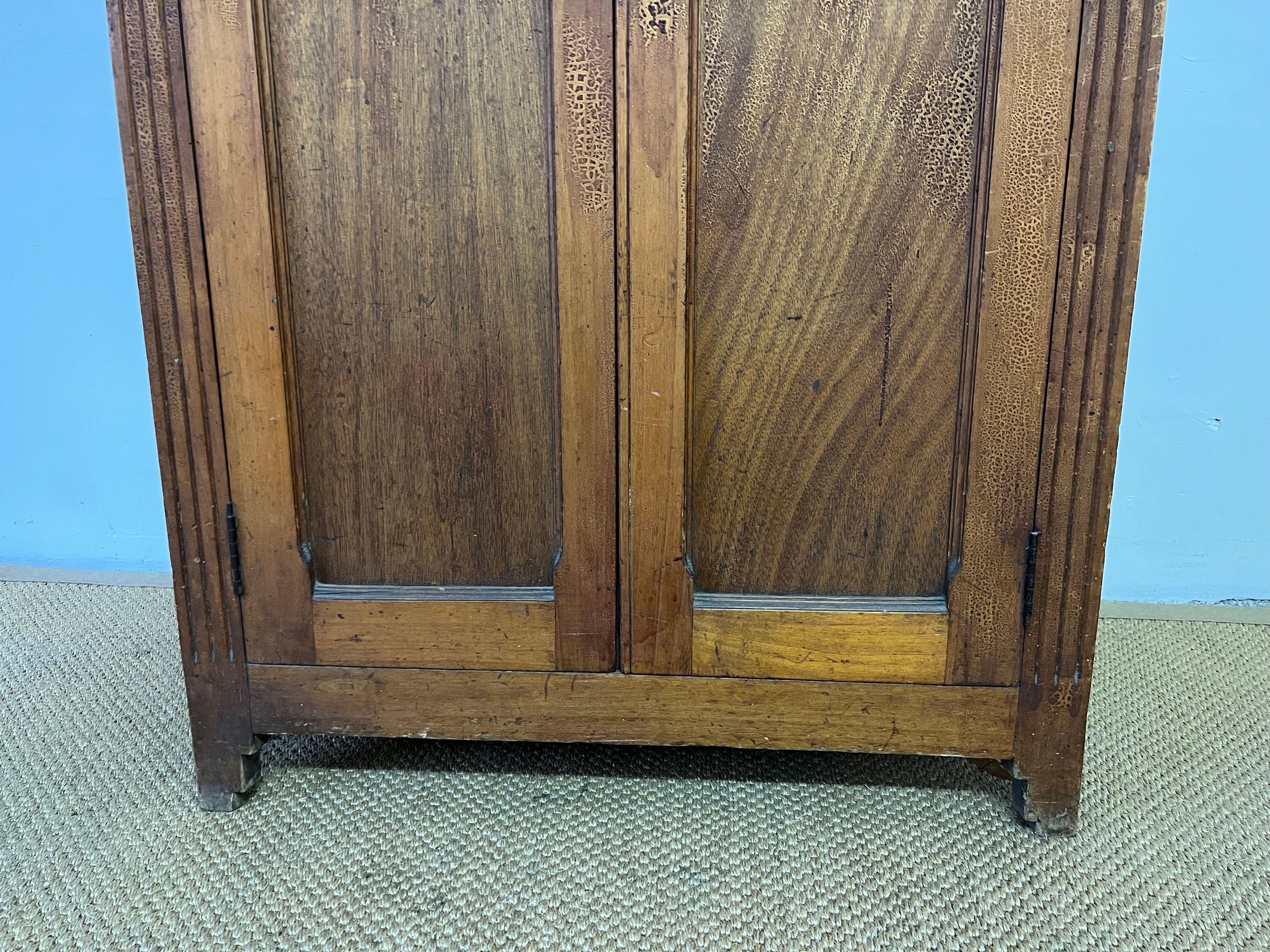 Armoire parisienne vintage