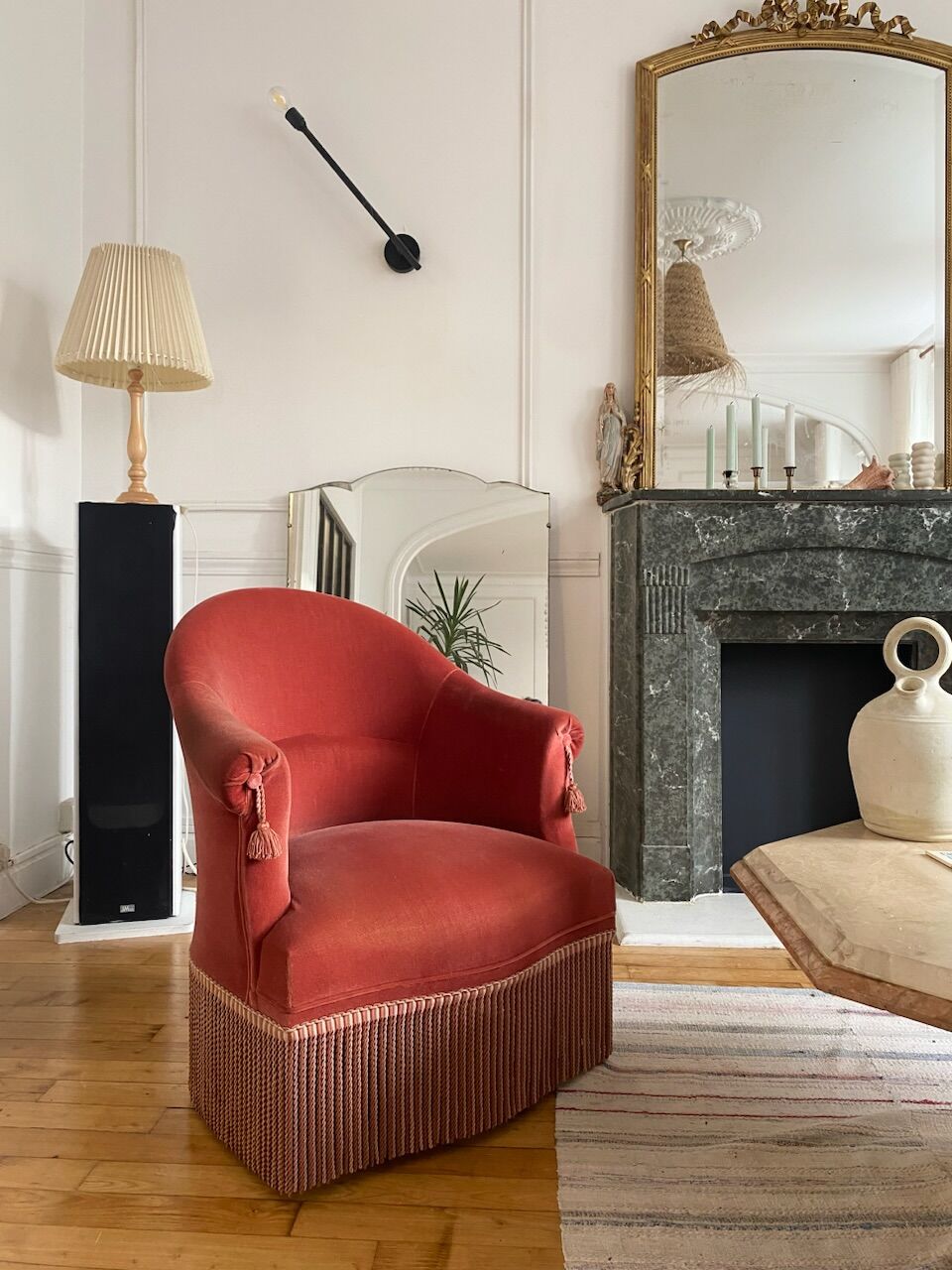 Antique pink toad armchair