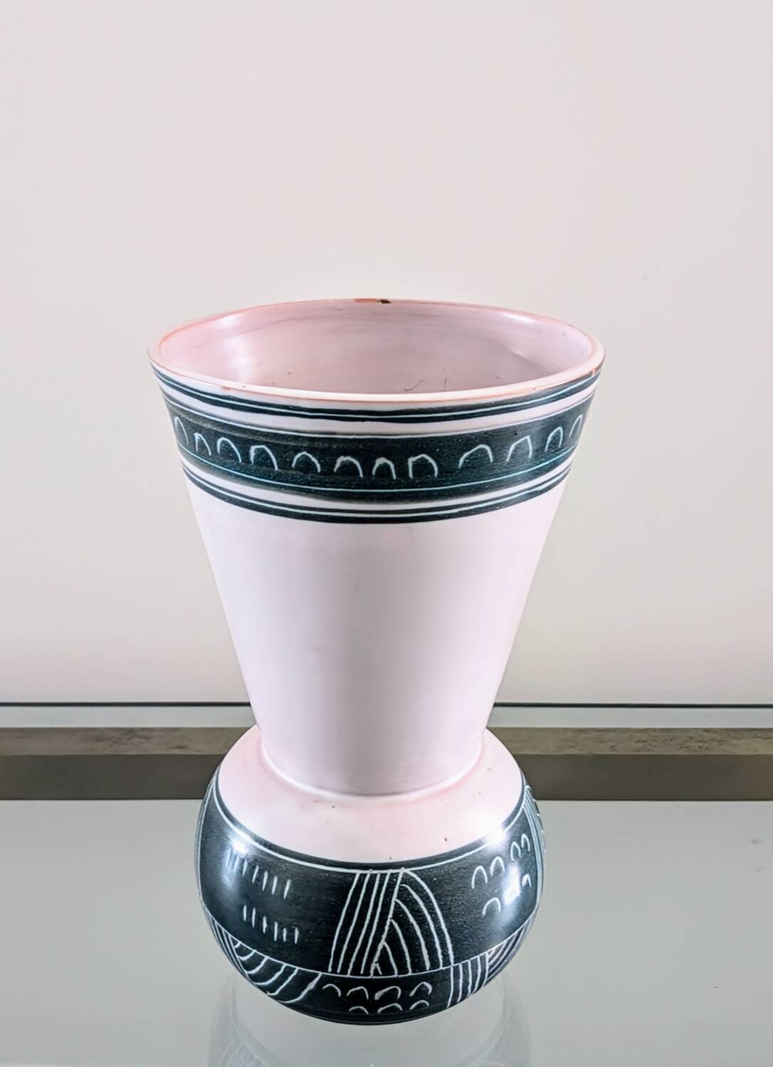 Yvon Roy Vase