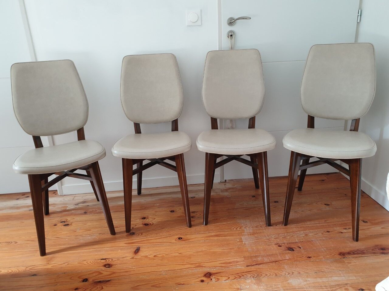 Chairs 60s Skaï beige