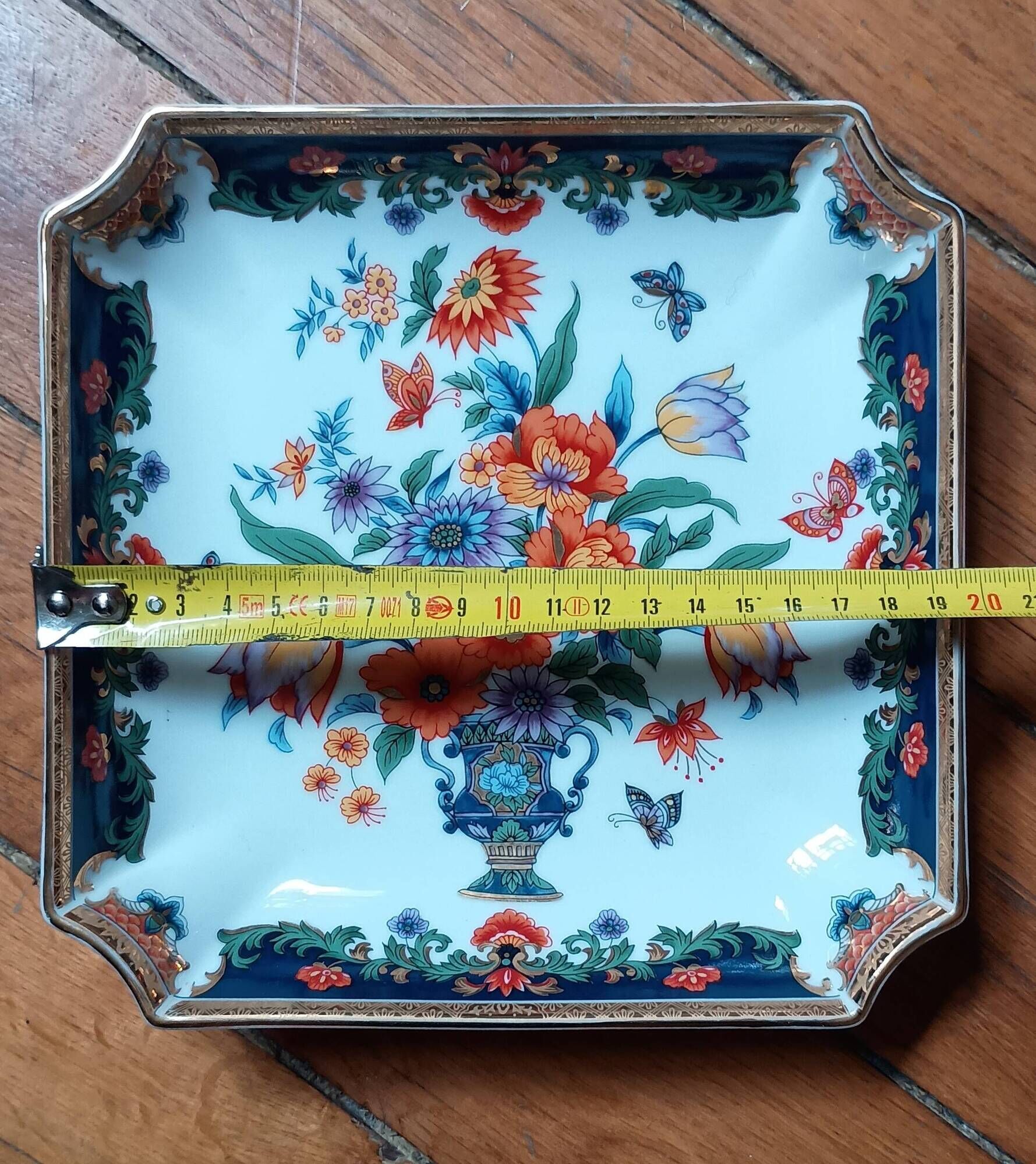 Imari porcelain catchall