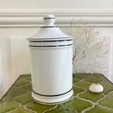 Apothecary pot to porcelain pharmacy
