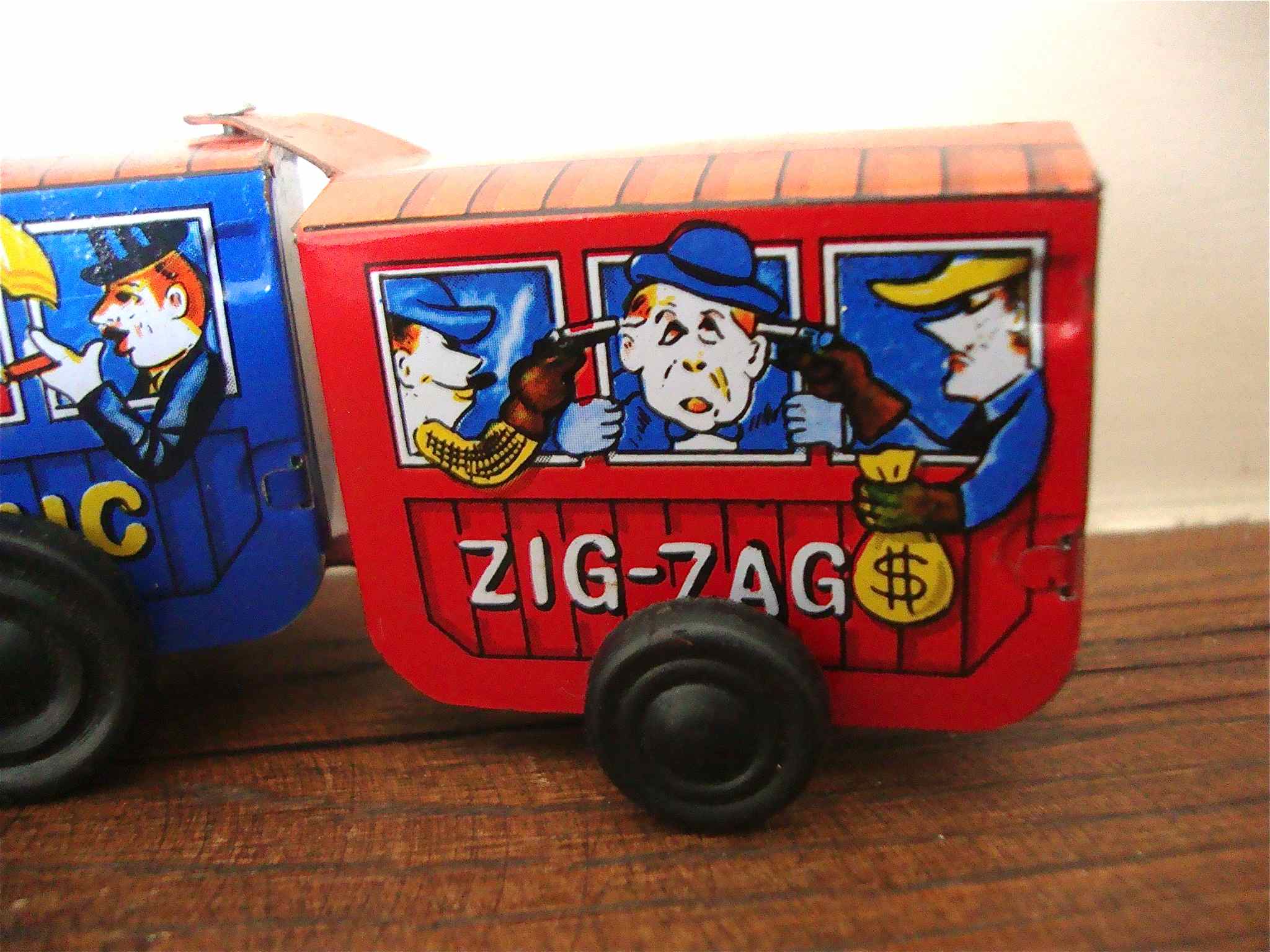 Mechanical train in painted sheet metal