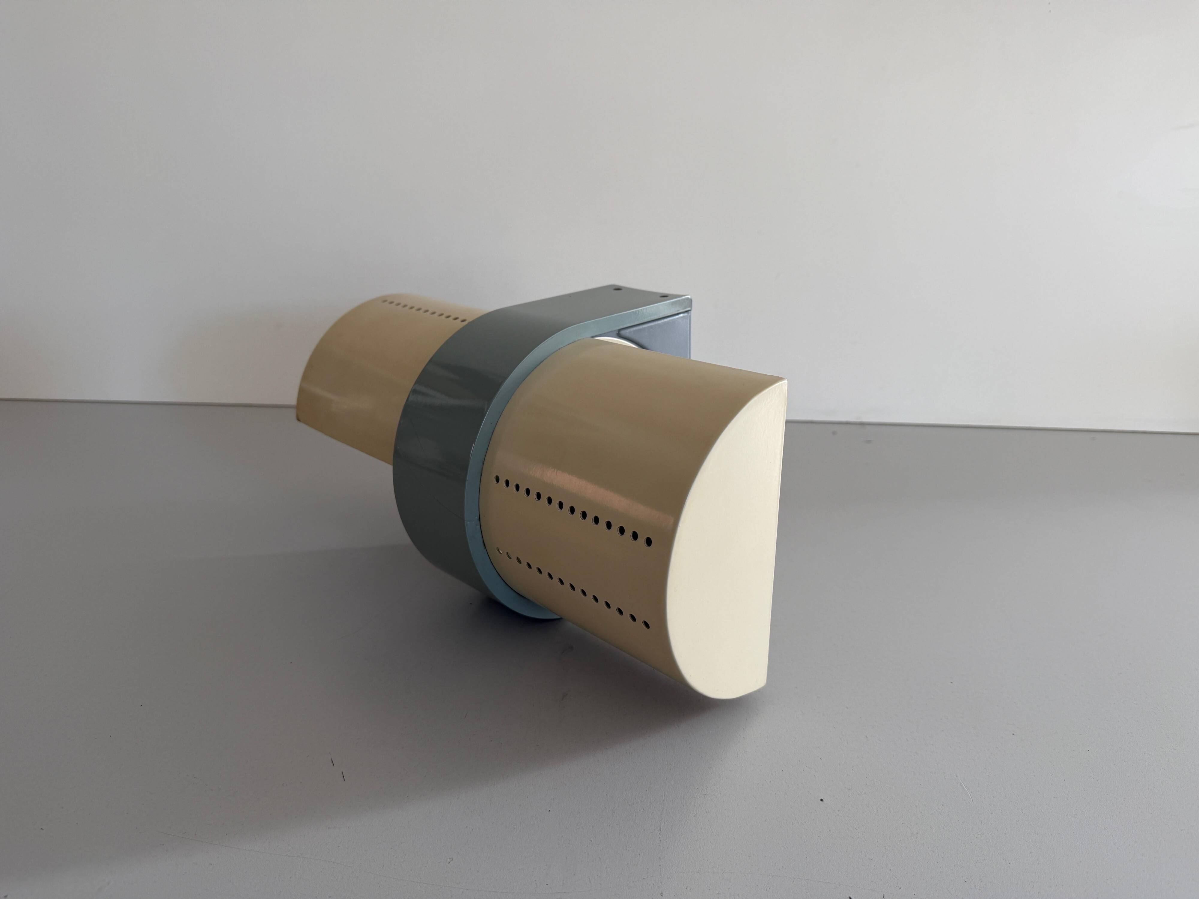 Simple wall light Model No by Eric Gottein for Artemide, 1970s, Italy.