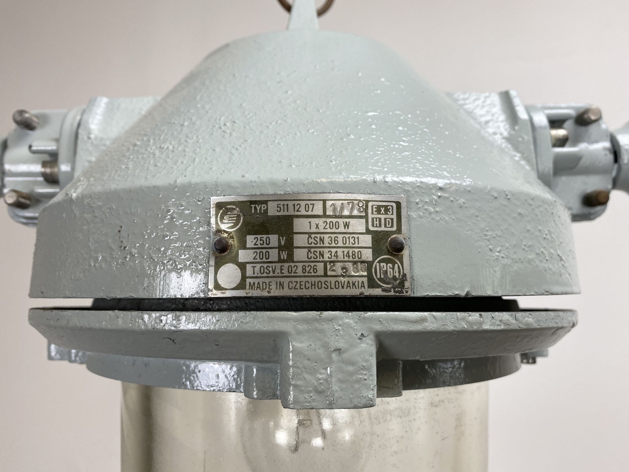 Lampe industrielle grise antidéflagrante, années 1970