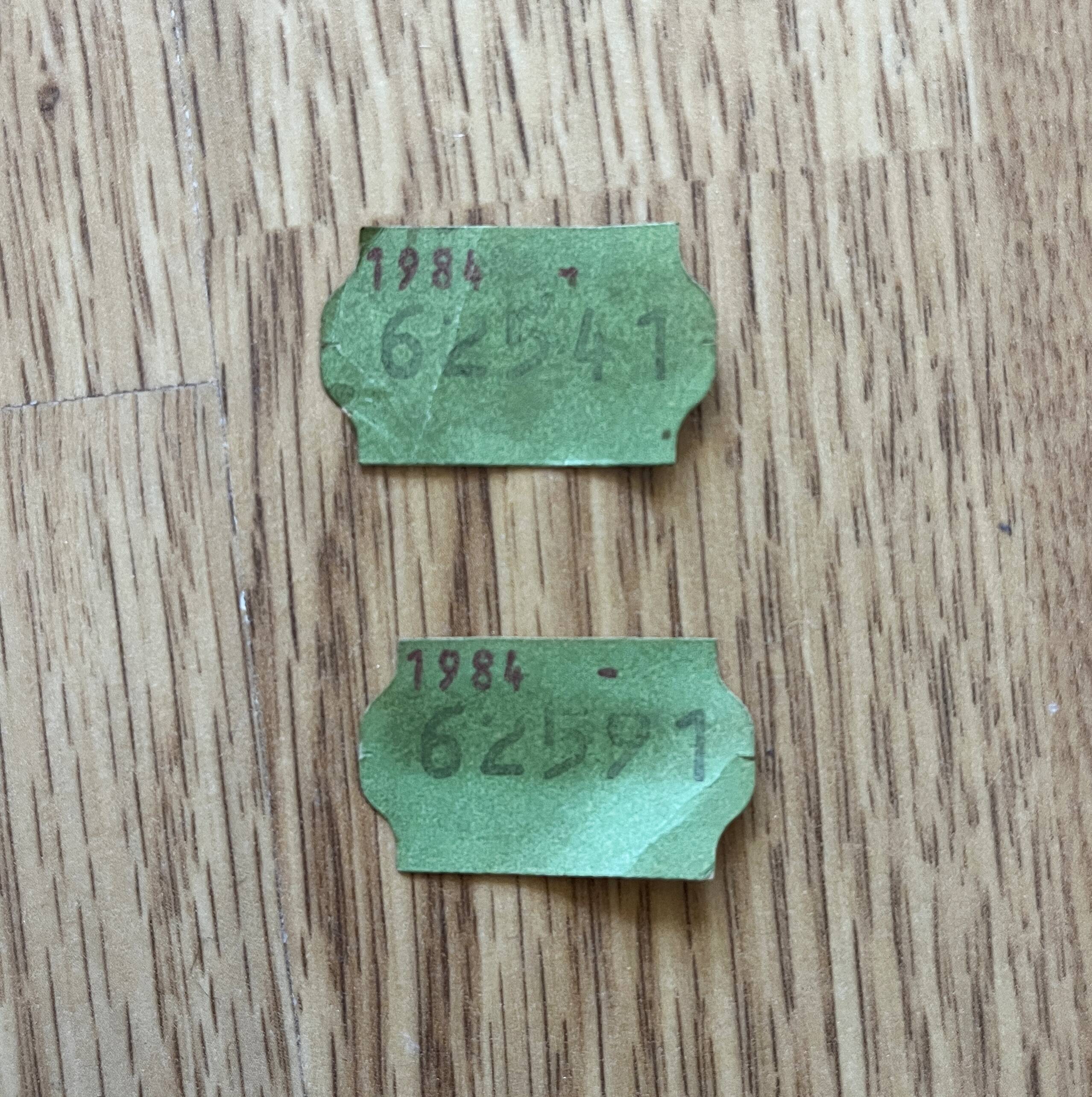 Set of 6 Uno chairs in grey leather on tubular chrome cantilevered frames