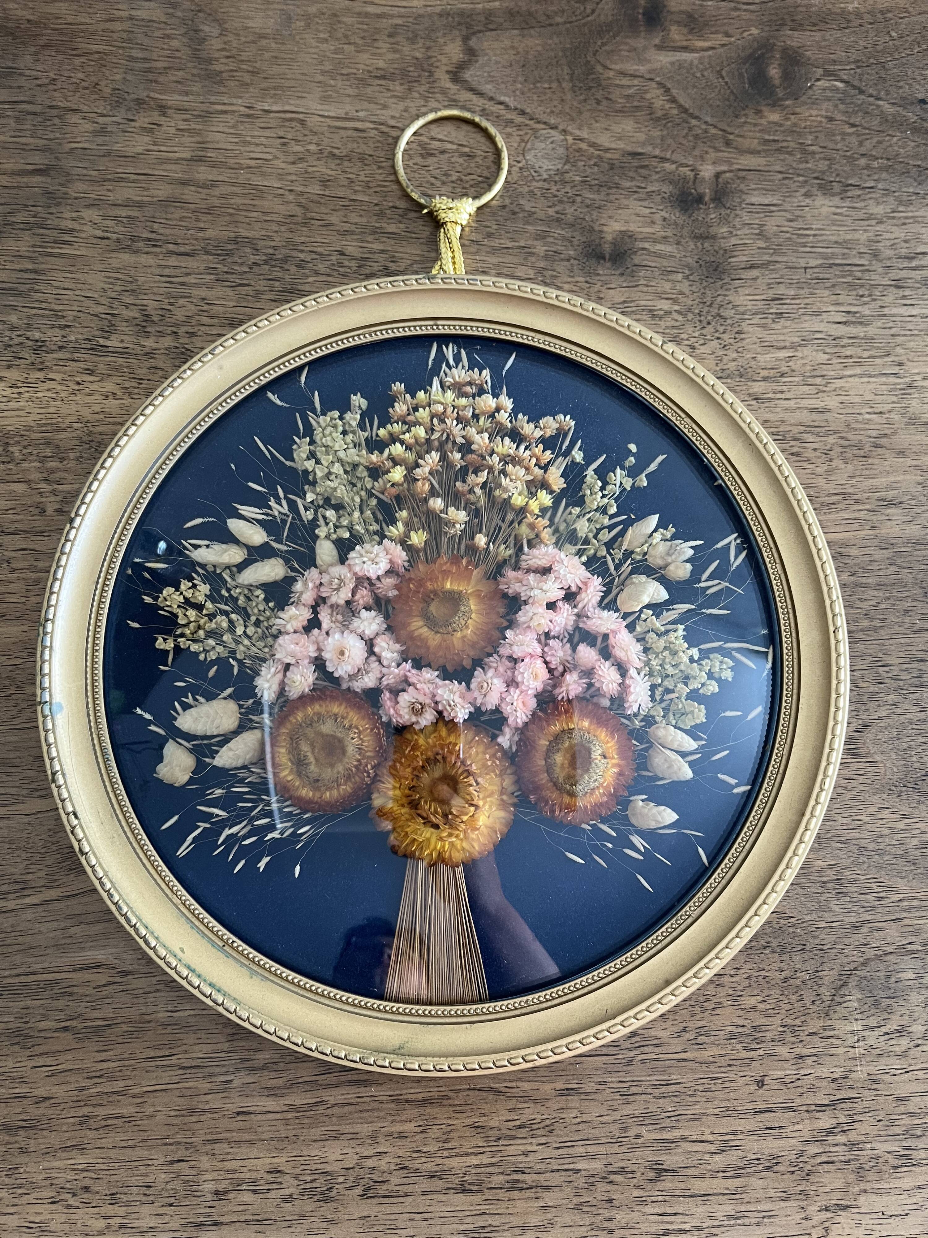 Cadre rond verre bombé fleurs séchées