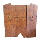 Curved metal patterned fir screen 1900