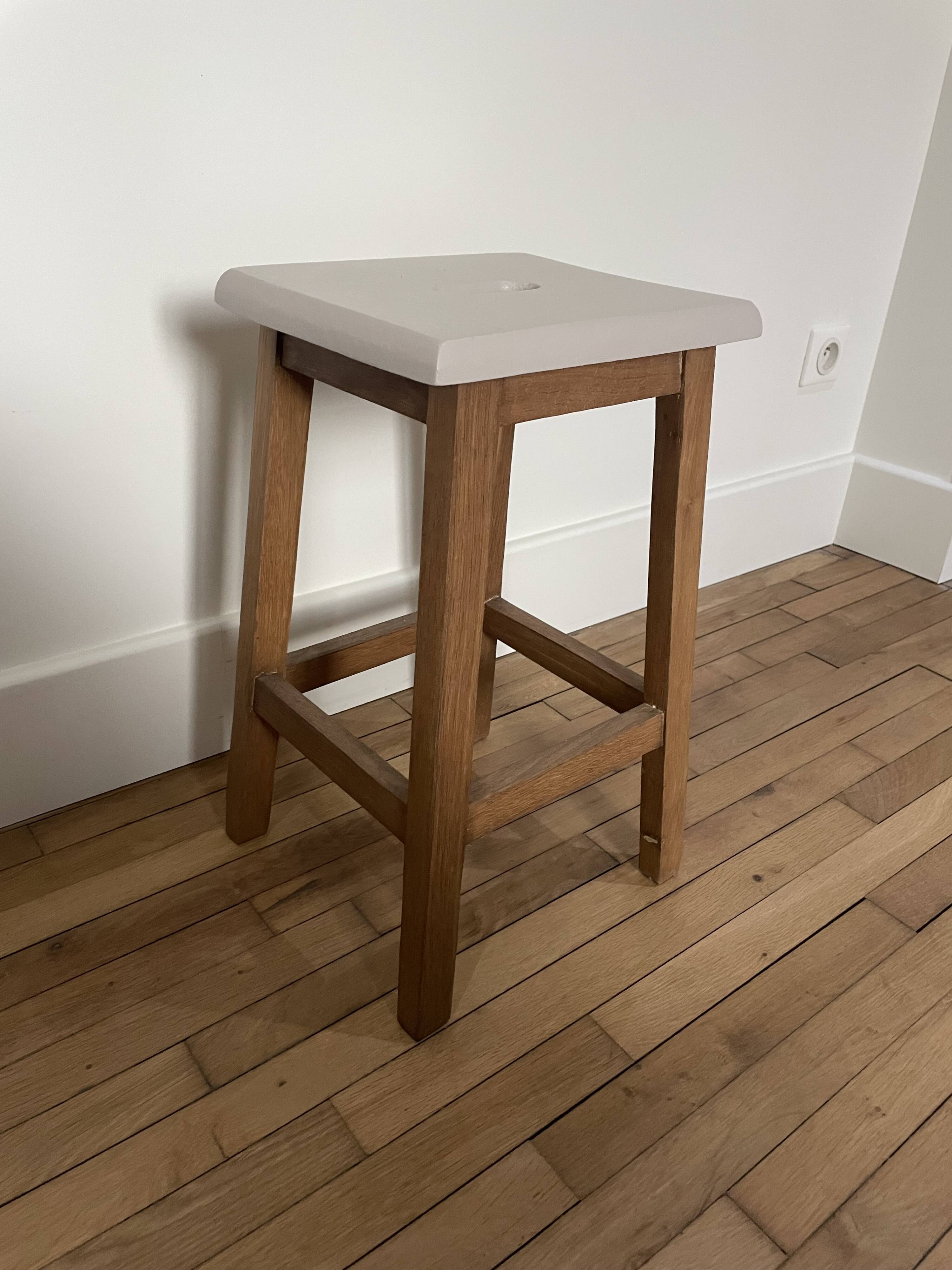 Vintage oak stool 260351