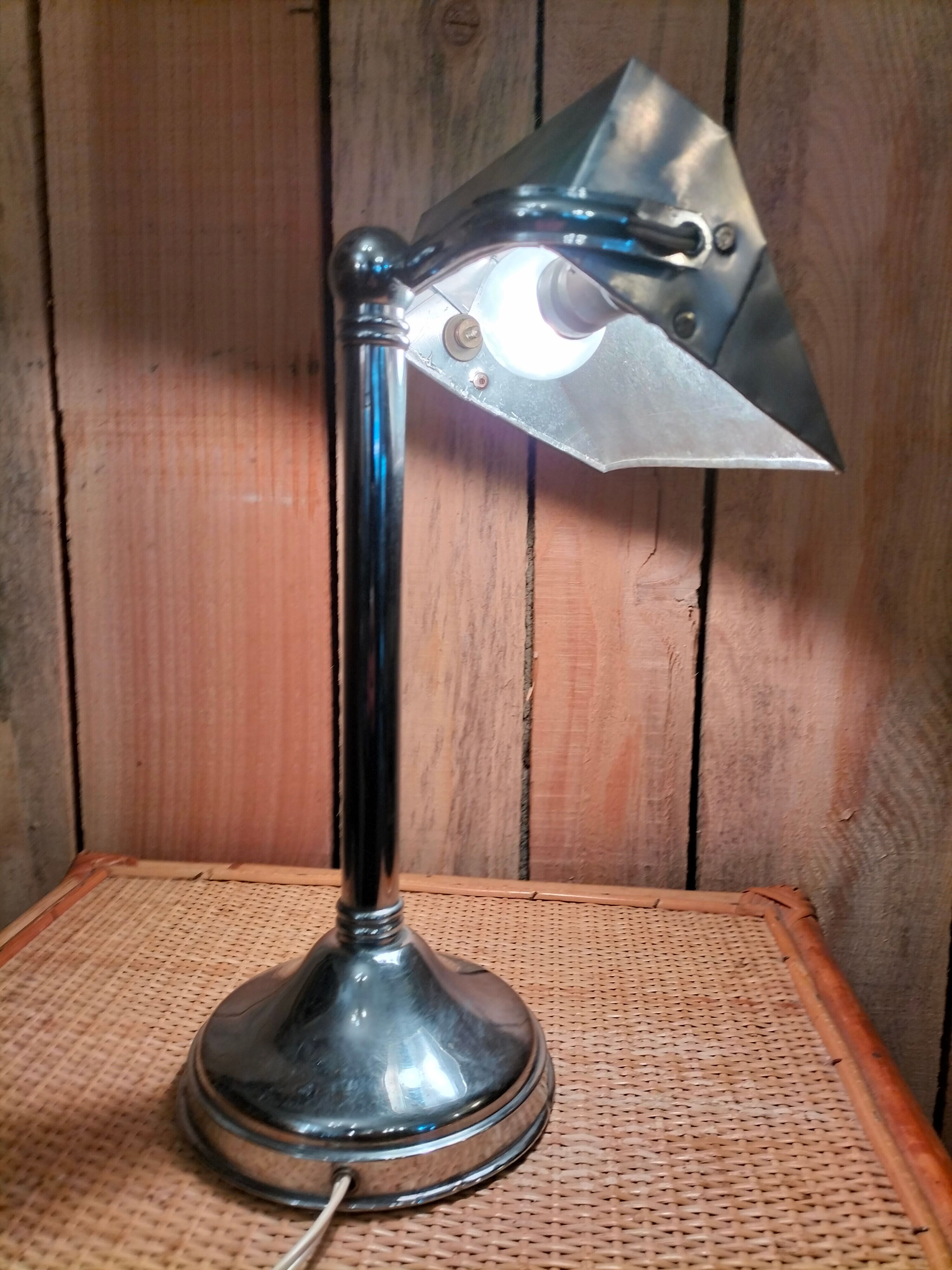 Desk lamp