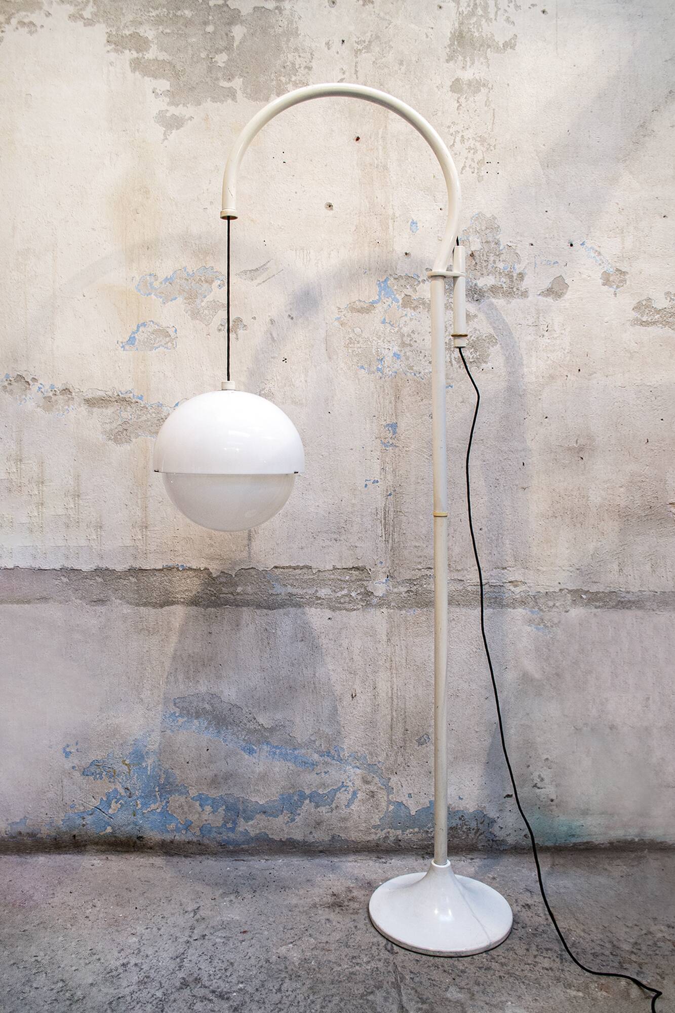 Lampada da terra modello 4055 di Luigi Bandini Buti per Kartell Anno 1967