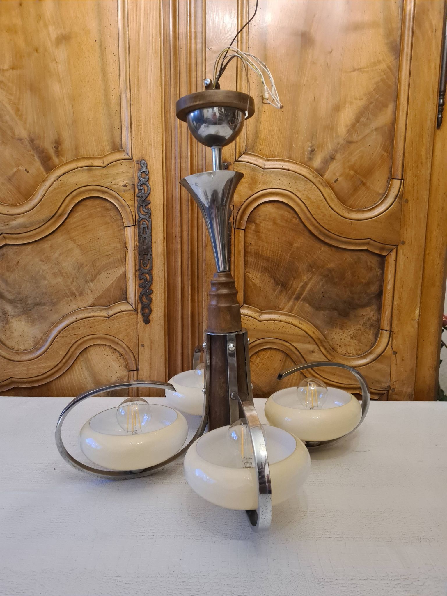 1950 Vintage Lustre Ceiling Light with 4 Opaline Shades