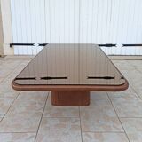 Table basse design en cuir et plateau en verre
