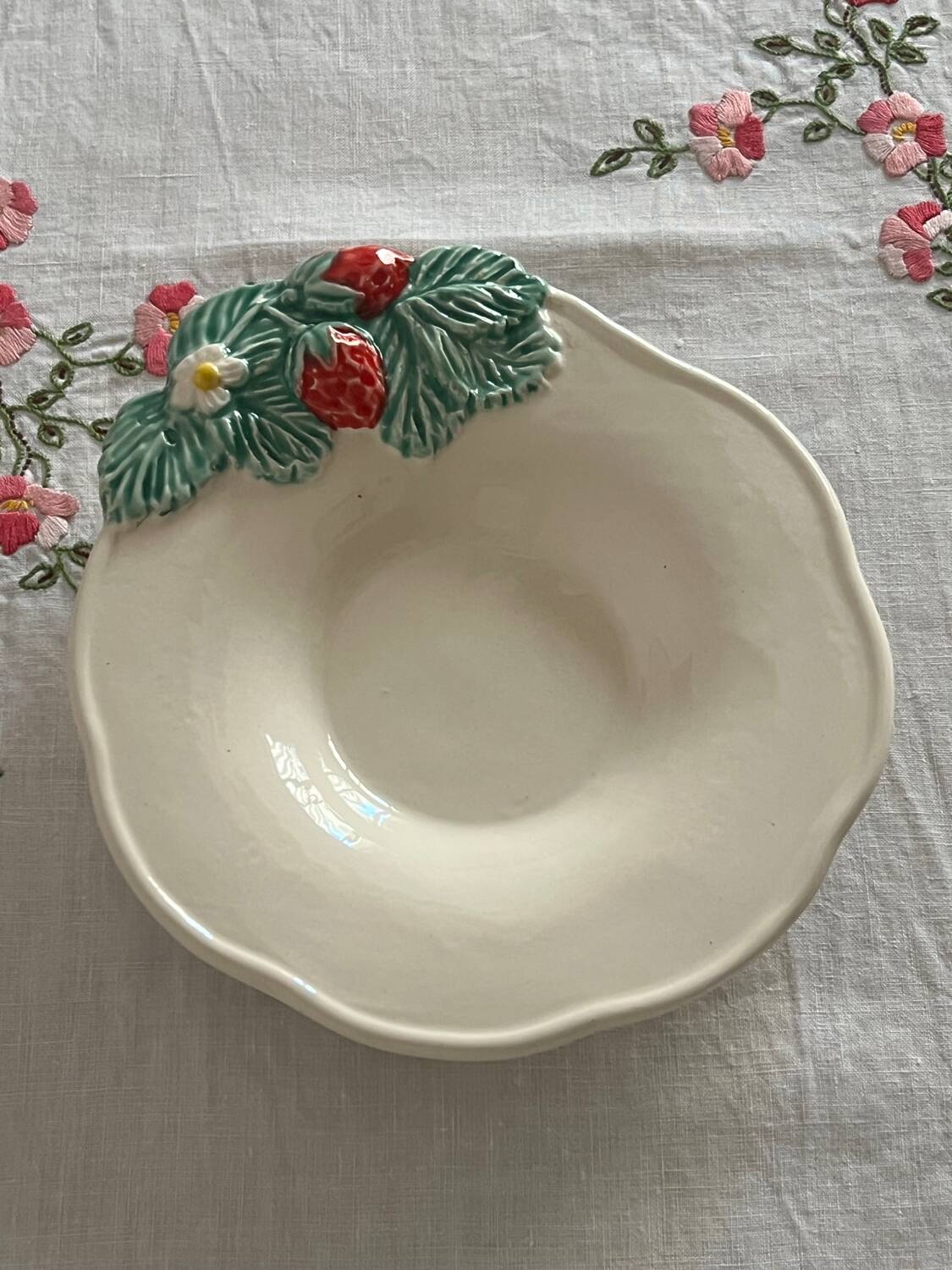 2 vintage barbotine dishes - Strawberry and grape