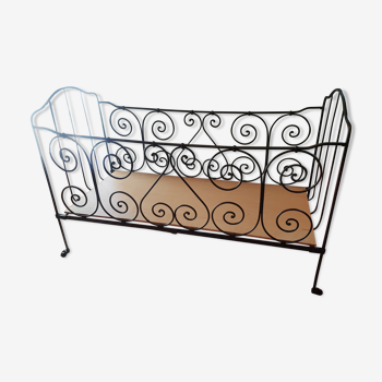 Vintage children's bed wrought iron/bank