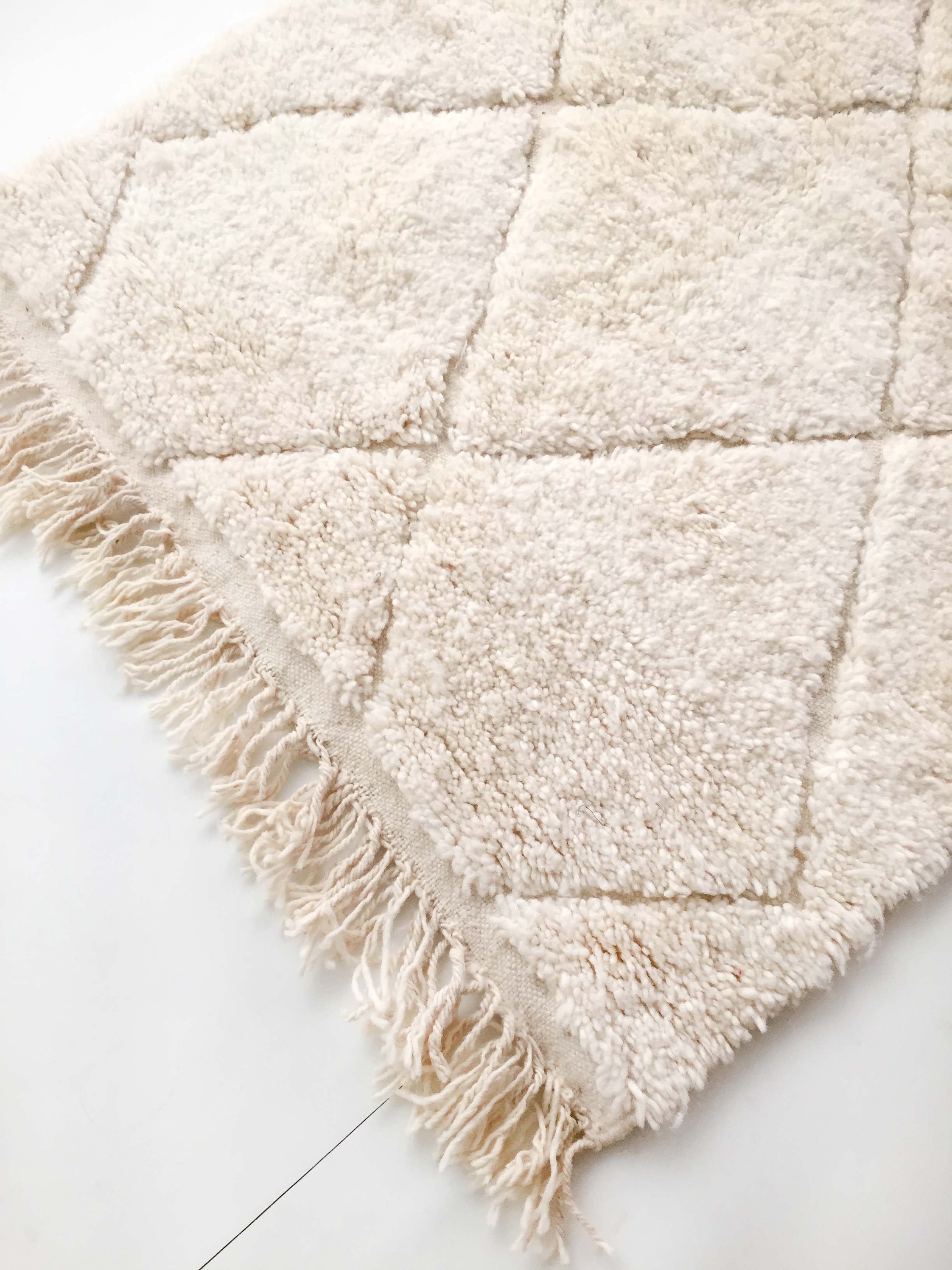 Moroccan Berber carpet blessed ouarain ecru plain with engraved diamonds 148x96cm