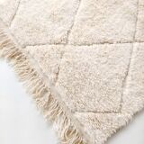 Moroccan Berber carpet blessed ouarain ecru plain with engraved diamonds 148x96cm