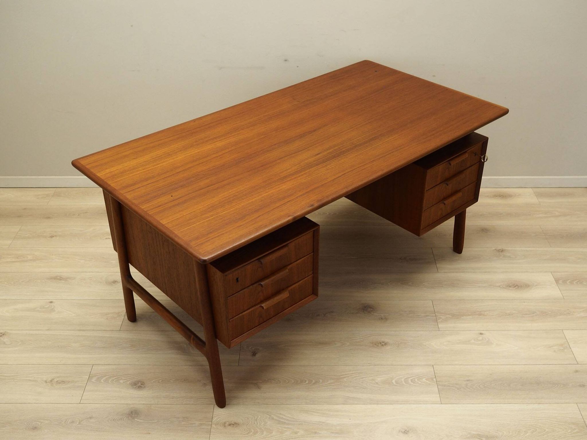 Bureau en teck, design danois, années 1970, fabricant : Omann Jun