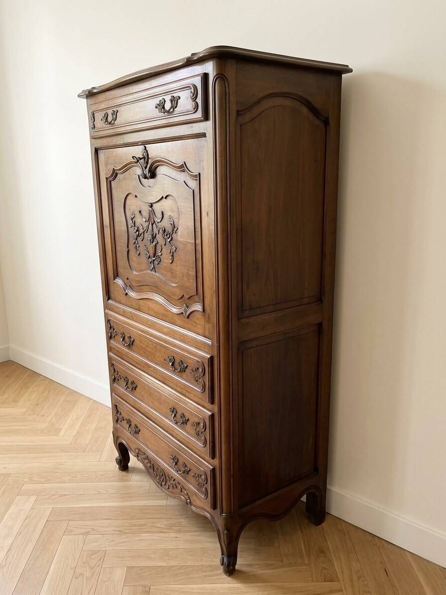 Secrétaire ancien en bois massif sculpté