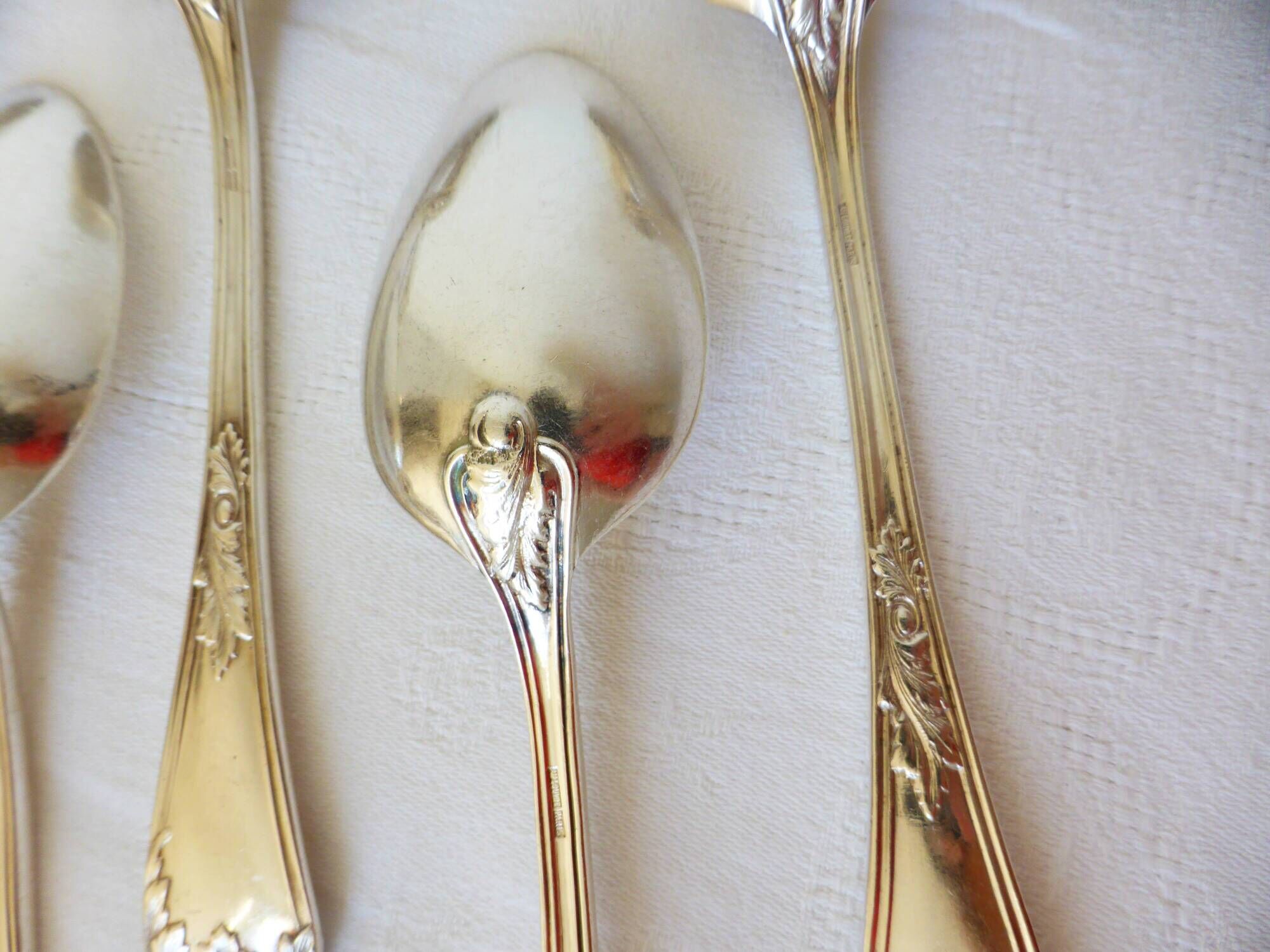 10 silver-plated metal soup spoons, hallmarked 2106225