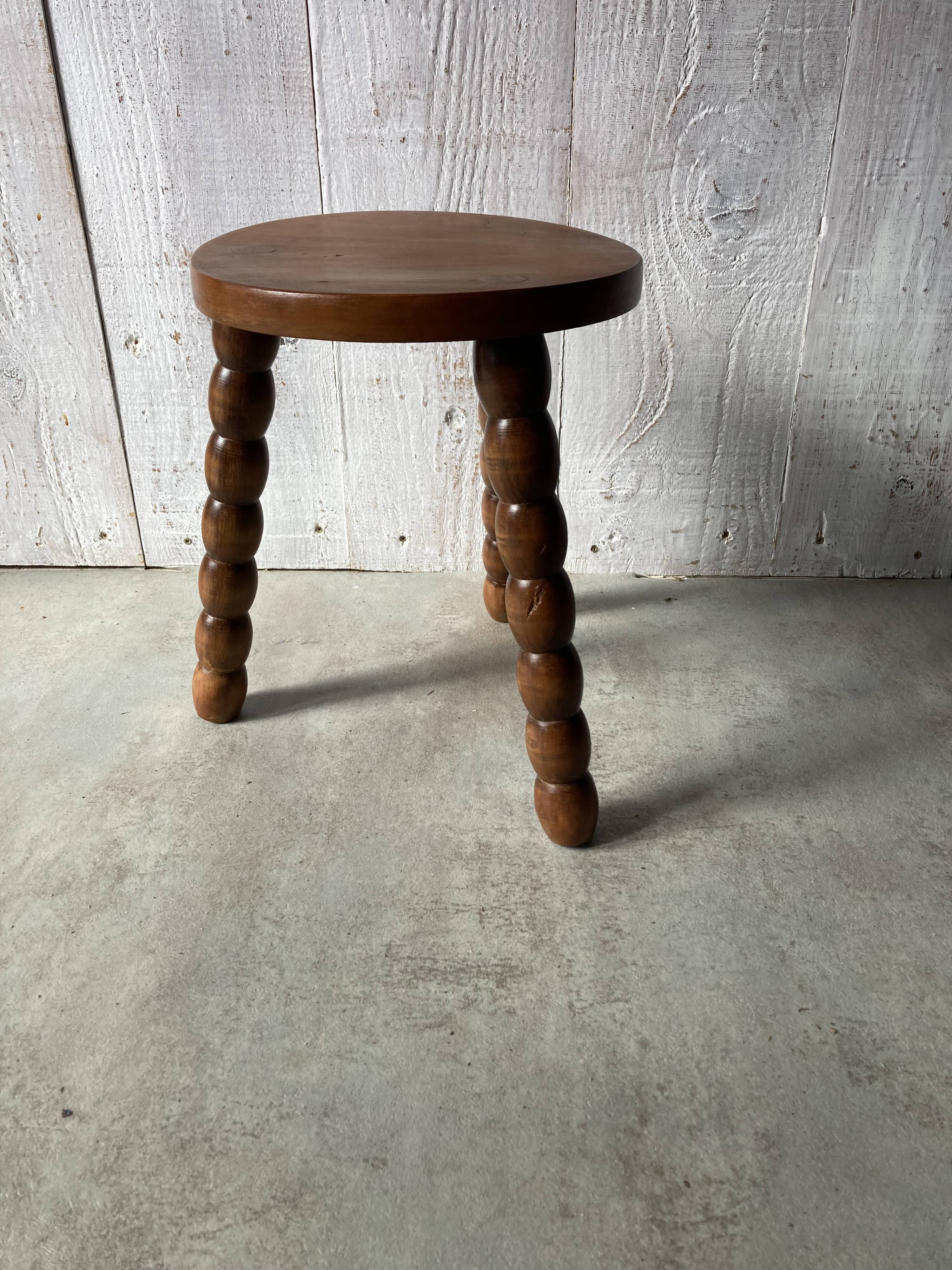 Tabouret tripode