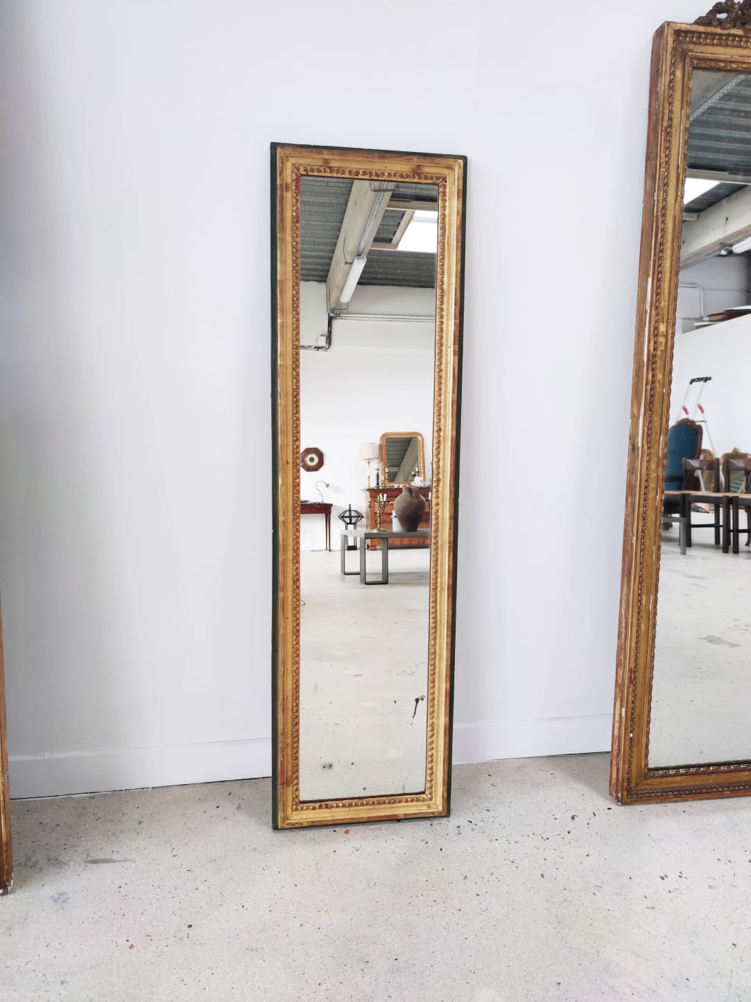 Rectangular foot mirror with pearl mesh