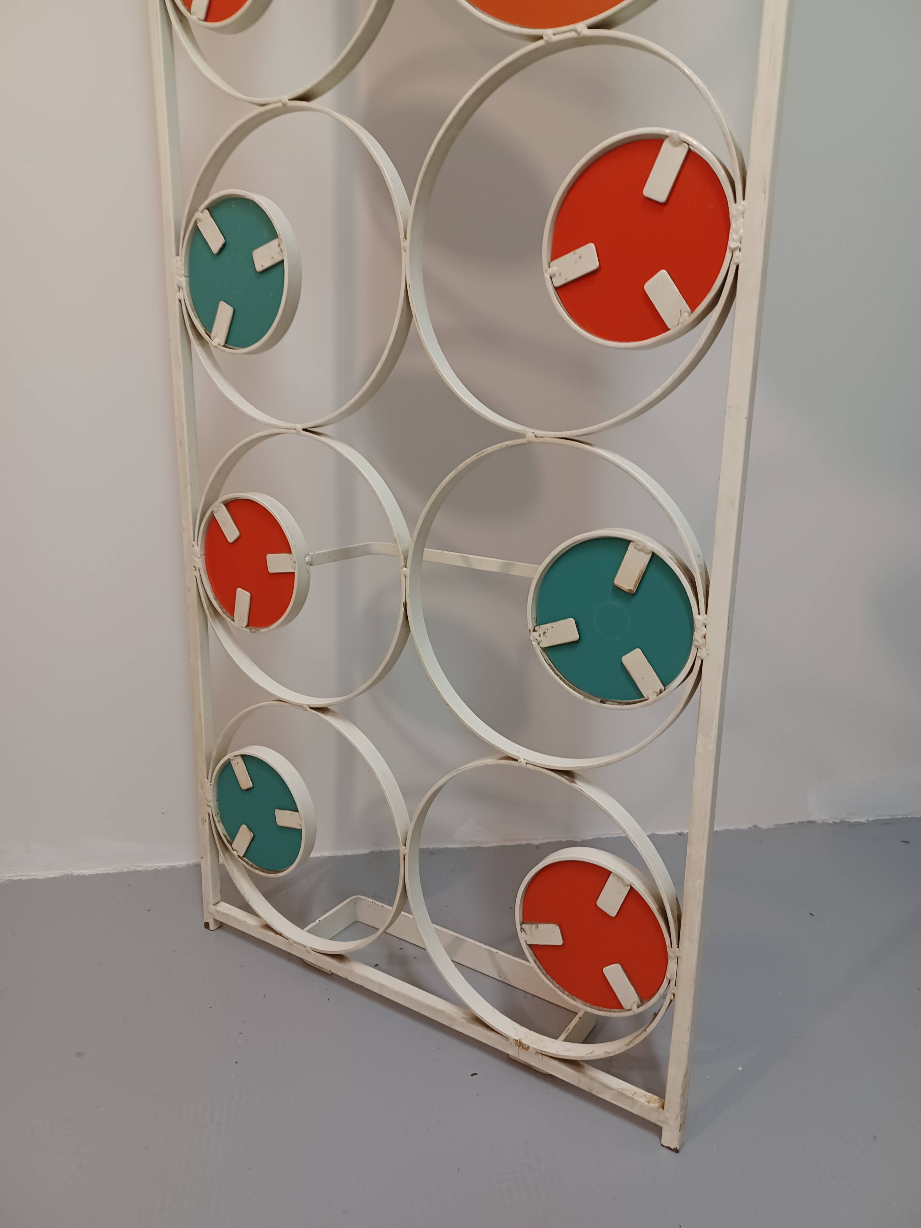 Wall-mounted locker room, 70'S